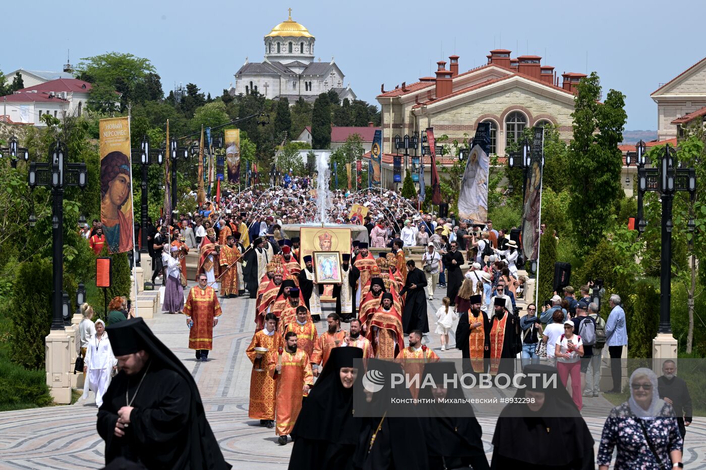 Празднование Дня крещения святого князя Владимира с его дружиной в Херсонесе
