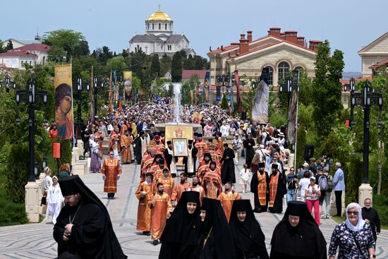 Празднование Дня крещения святого князя Владимира с его дружиной в Херсонесе