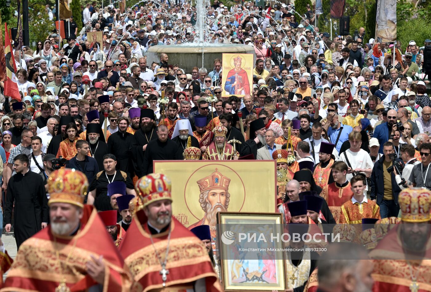 Празднование Дня крещения святого князя Владимира с его дружиной в Херсонесе