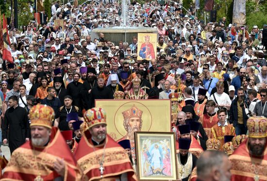 Празднование Дня крещения святого князя Владимира с его дружиной в Херсонесе