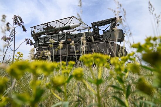 Боевое дежурство расчетов ЗРК "Бук" группировки войск "Центр" на Красноармейском направлении СВО