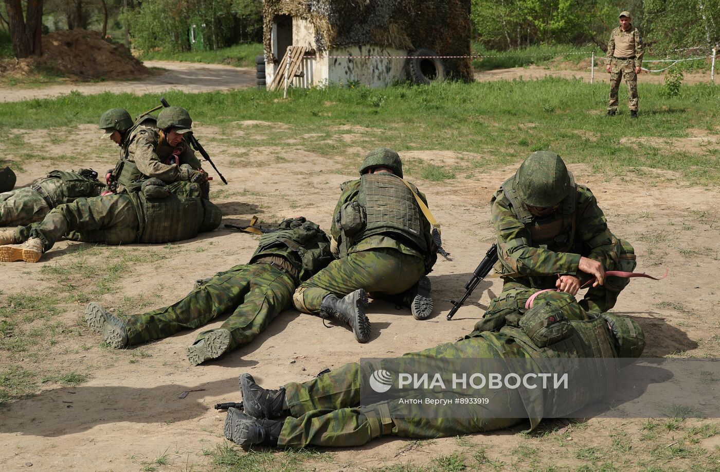 Тренировка бойцов добровольческого отряда "Барс-Белгород"