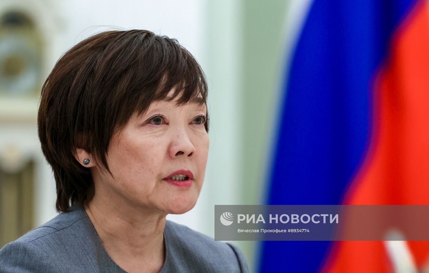 Президент Владимир Путин встретился с вдовой бывшего премьер-министра Японии Синдзо Абэ – Акиэ Абэ