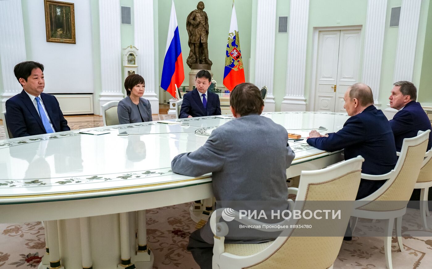 Президент Владимир Путин встретился с вдовой бывшего премьер-министра Японии Синдзо Абэ – Акиэ Абэ