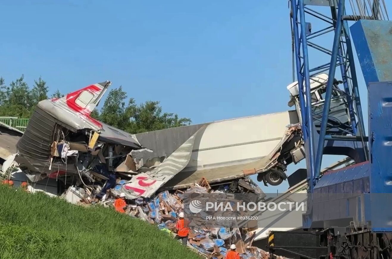Обрушение моста на пассажирский поезд в Брянской области