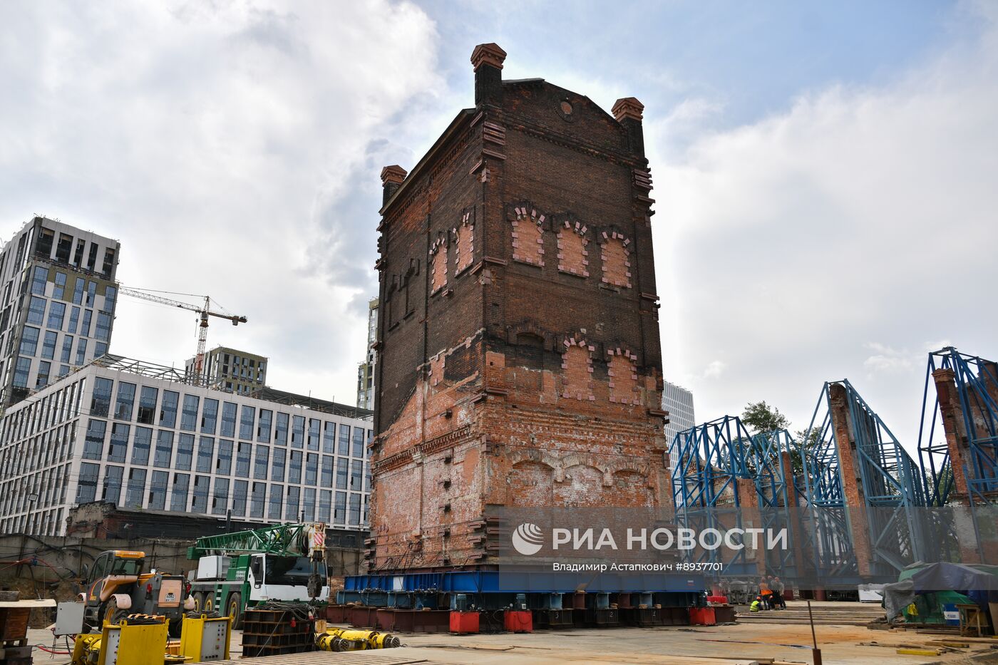 Завершена передвижка водонапорной башни на заводе "Борец"