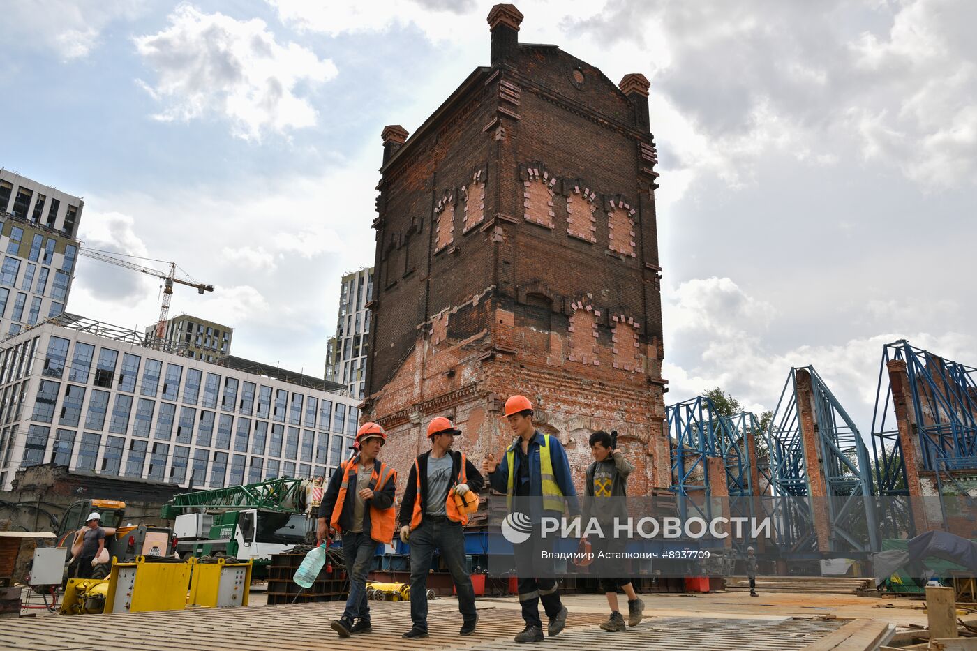 Завершена передвижка водонапорной башни на заводе "Борец"