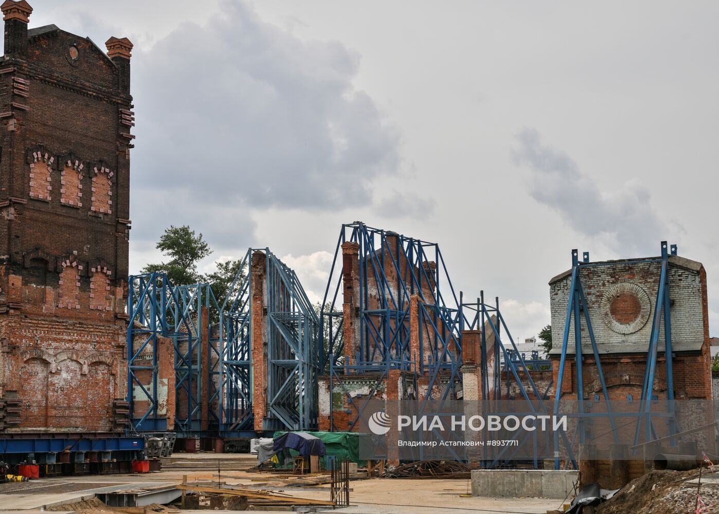 Завершена передвижка водонапорной башни на заводе "Борец"