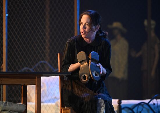 Спектакль "Полковнику никто не пишет"