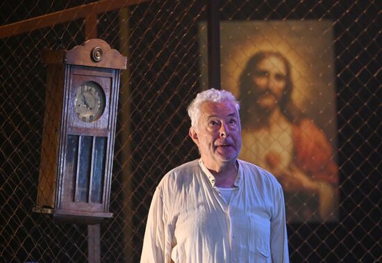 Спектакль "Полковнику никто не пишет"