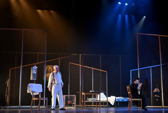 Спектакль "Полковнику никто не пишет"