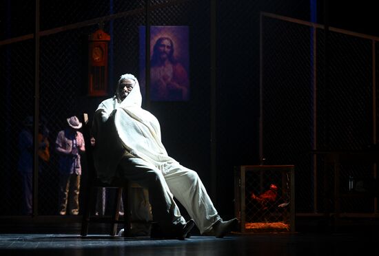 Спектакль "Полковнику никто не пишет"