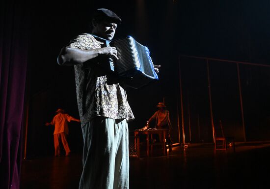 Спектакль "Полковнику никто не пишет"