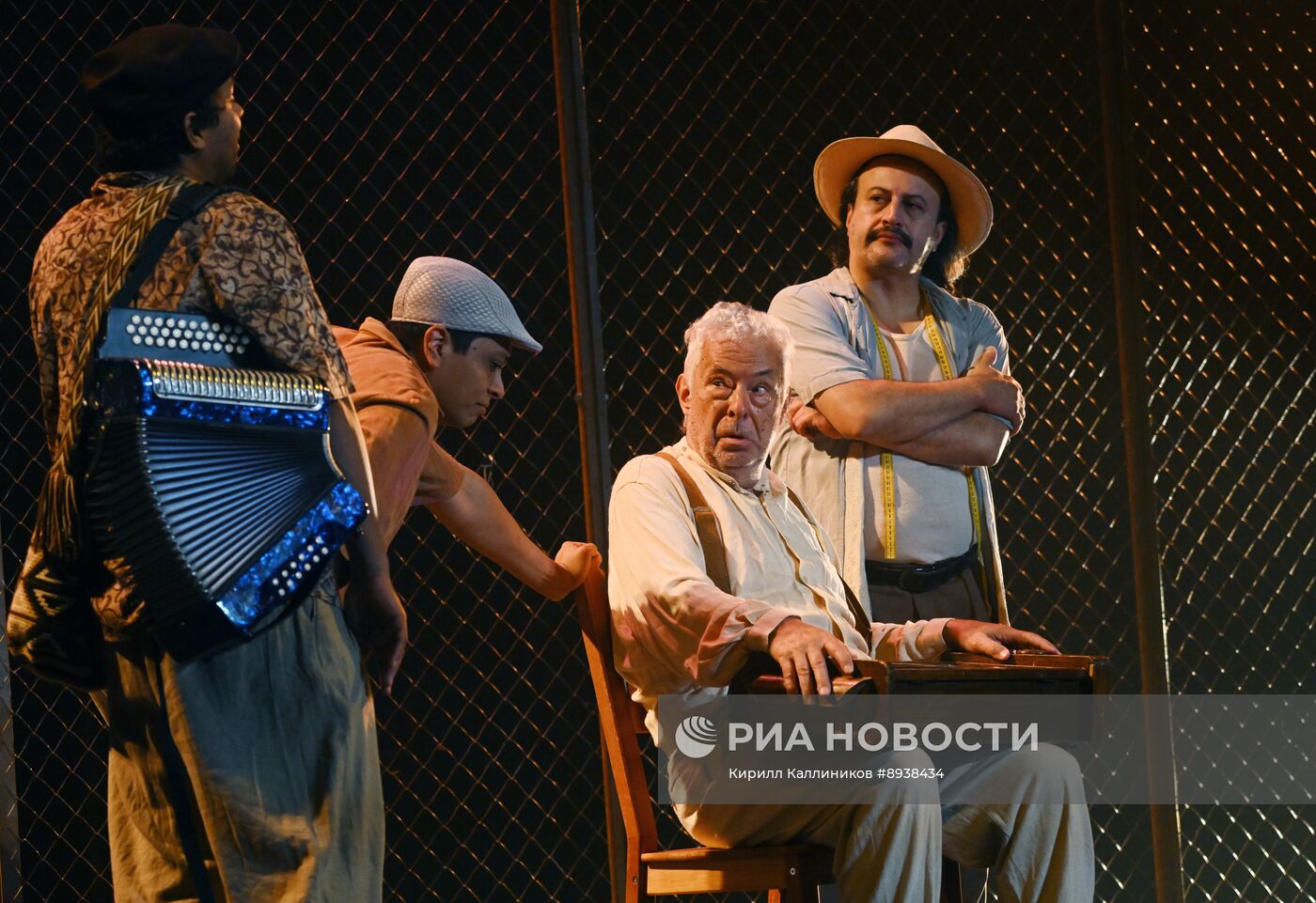 Спектакль "Полковнику никто не пишет"