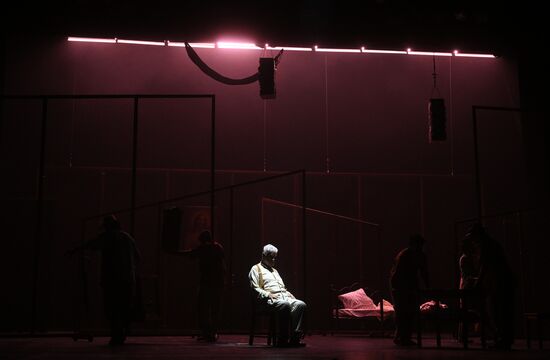 Спектакль "Полковнику никто не пишет"