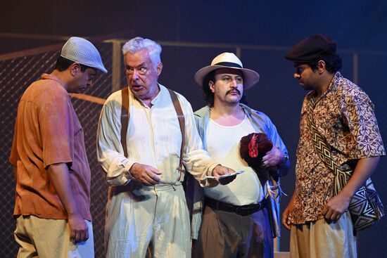 Спектакль "Полковнику никто не пишет"