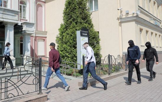 В редакции URA.RU в Екатеринбурге проходят обыски 