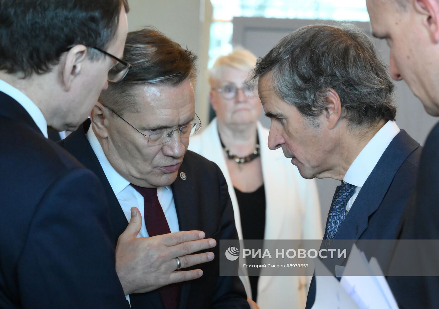 Встреча главы госкорпорации "Росатом" А. Лихачева и гендиректора МАГАТЭ Р. Гросси