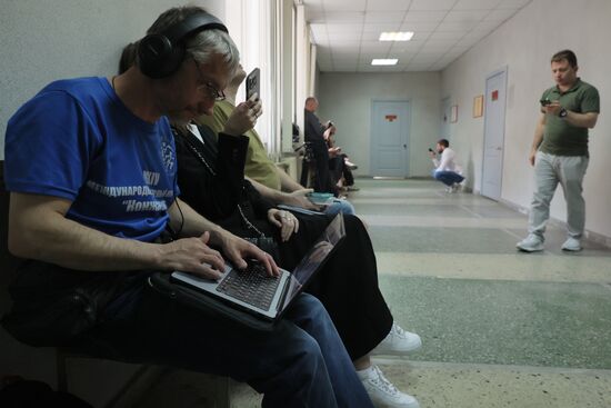 Заседание суда по делу редактора URA.RU Д. Аллаярова