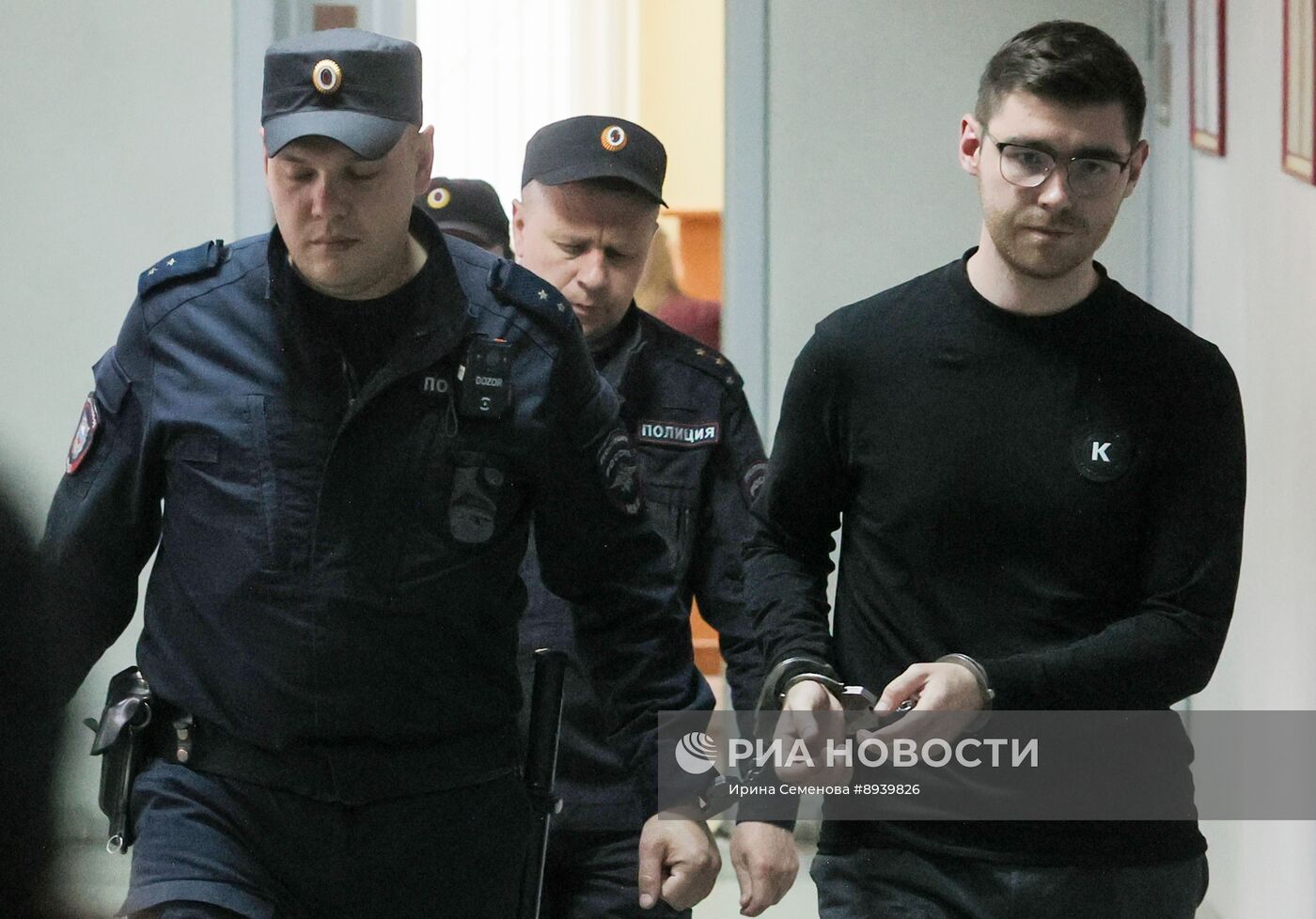 Заседание суда по делу редактора URA.RU Д. Аллаярова