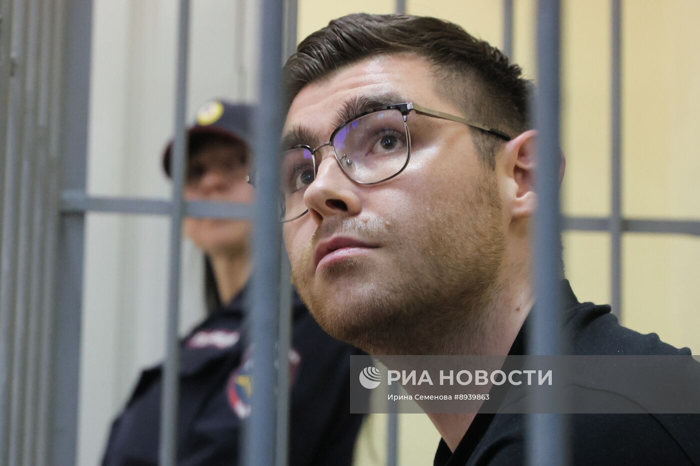 Заседание суда по делу редактора URA.RU Д. Аллаярова