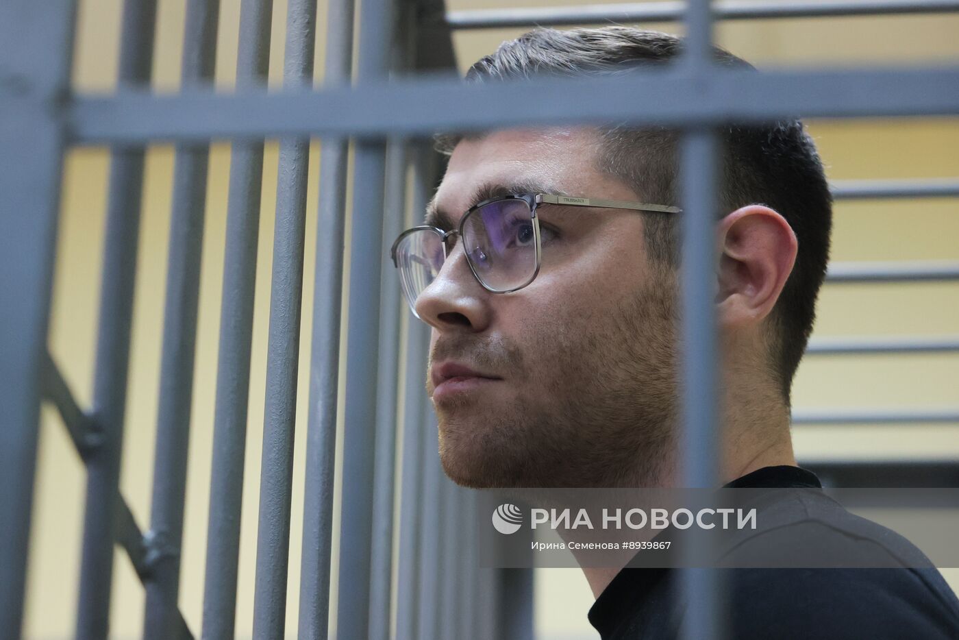 Заседание суда по делу редактора URA.RU Д. Аллаярова