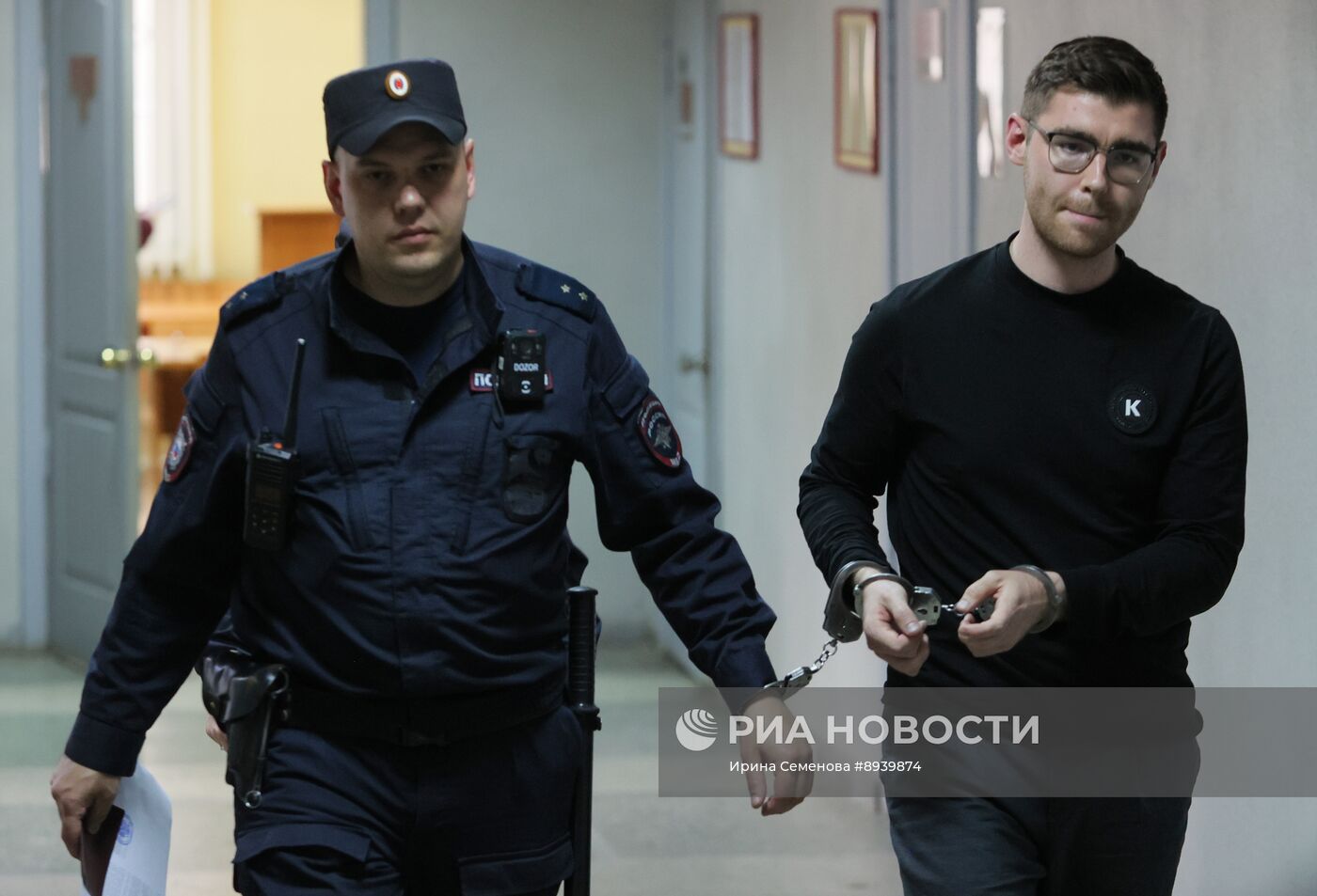 Заседание суда по делу редактора URA.RU Д. Аллаярова