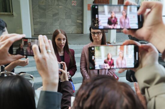 Заседание суда по делу редактора URA.RU Д. Аллаярова