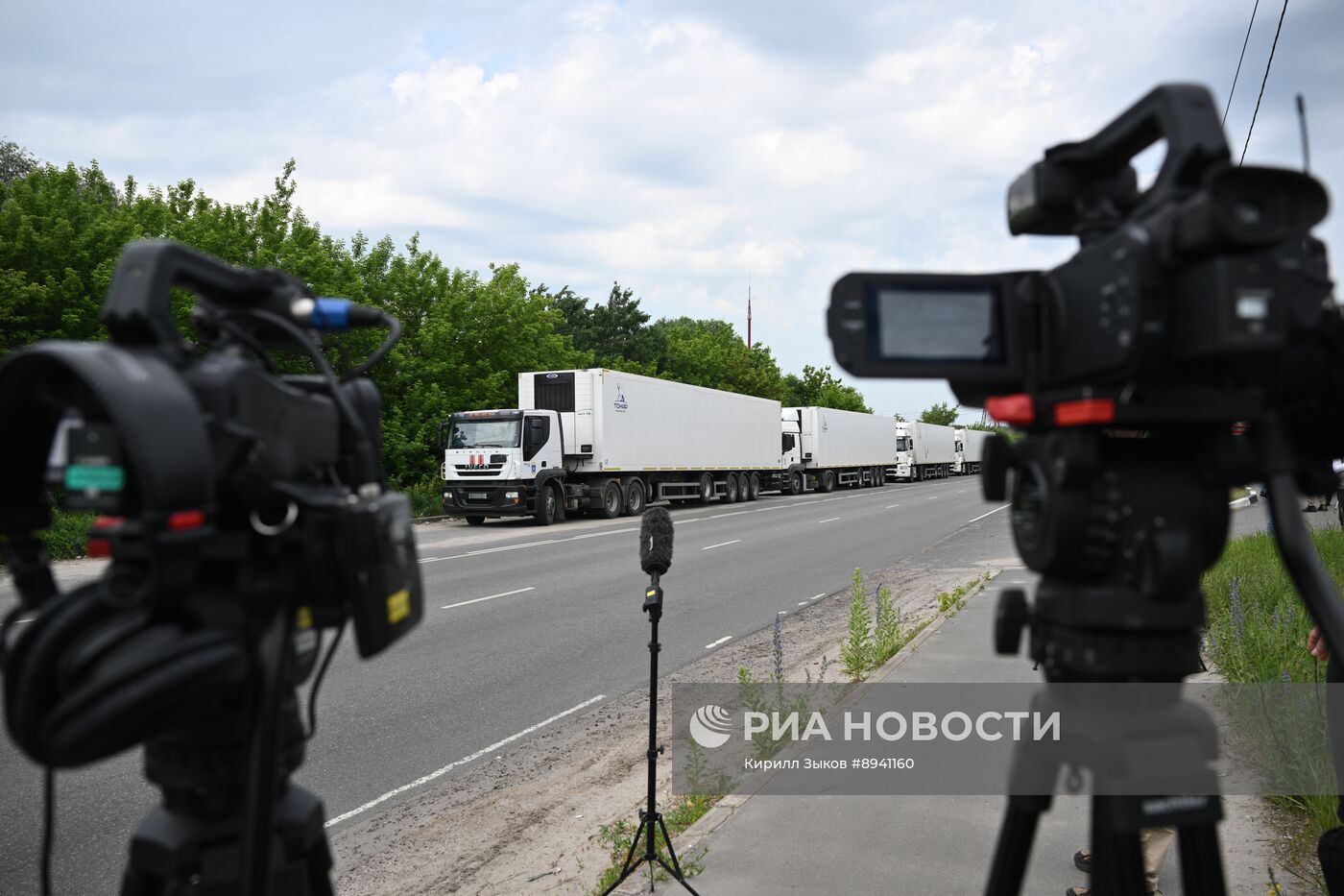 Рефрижераторы с телами военнослужащих ВСУ