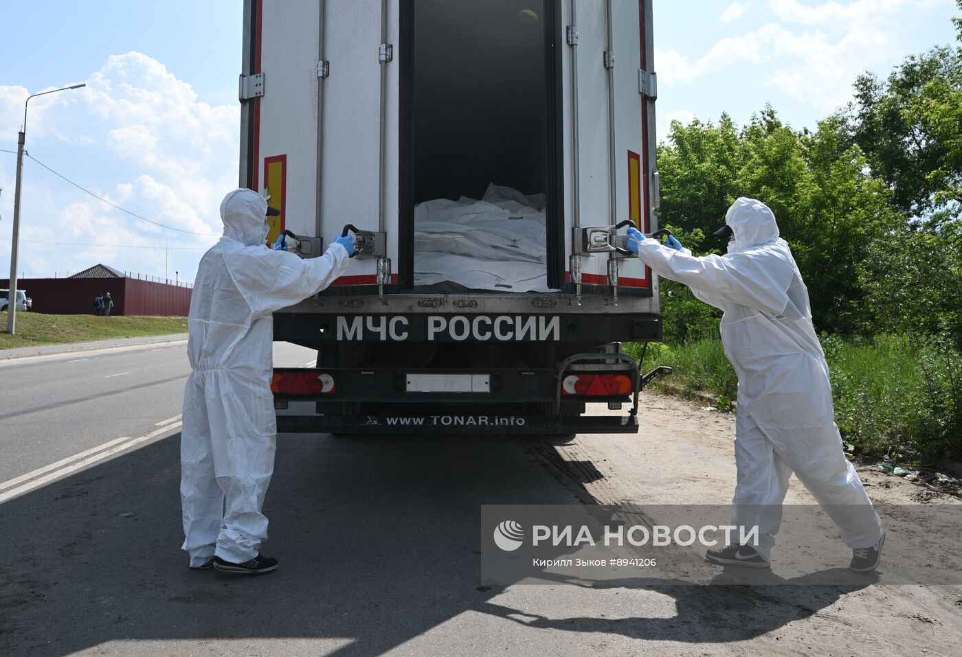 Рефрижераторы с телами военнослужащих ВСУ