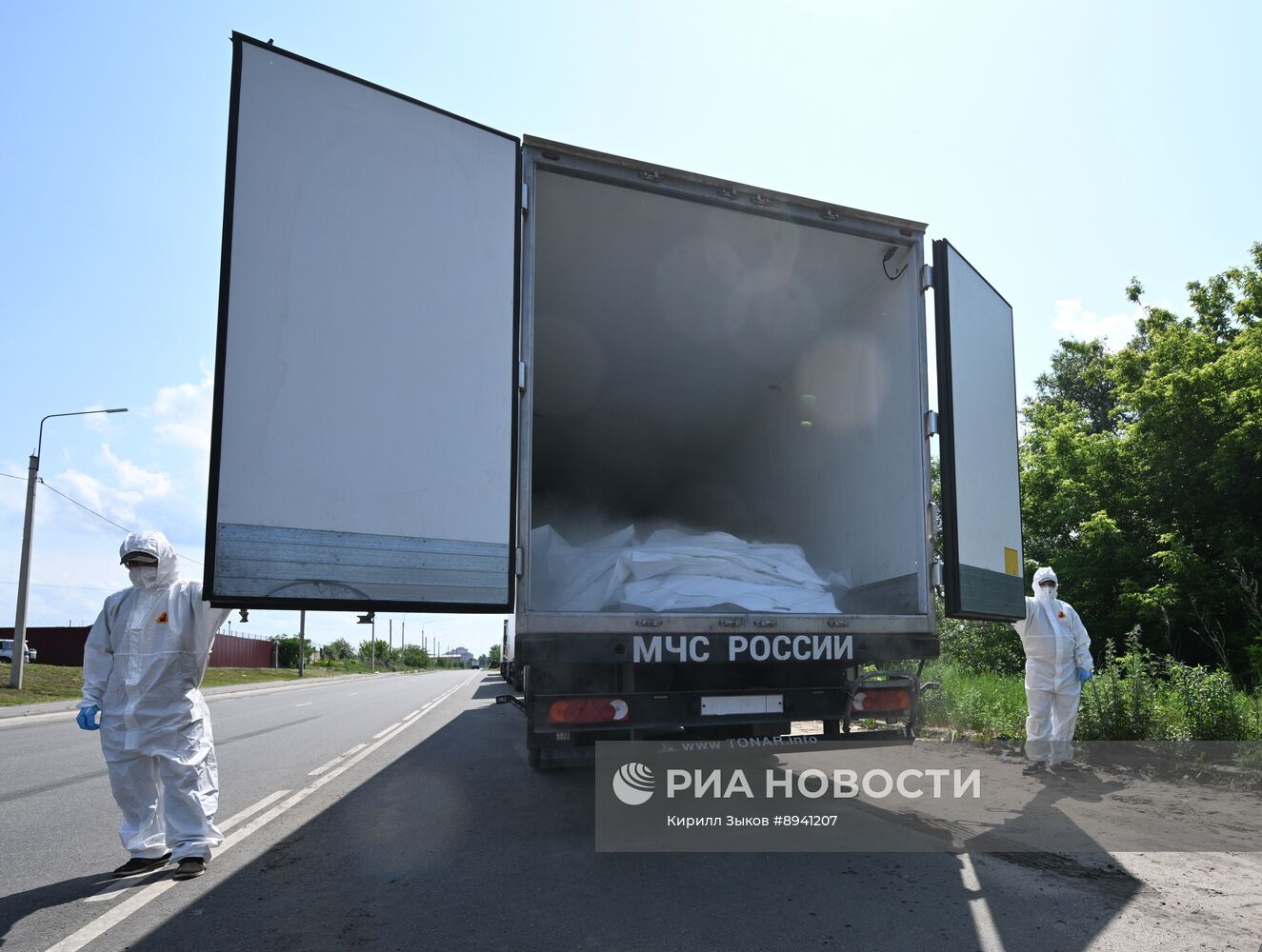 Рефрижераторы с телами военнослужащих ВСУ