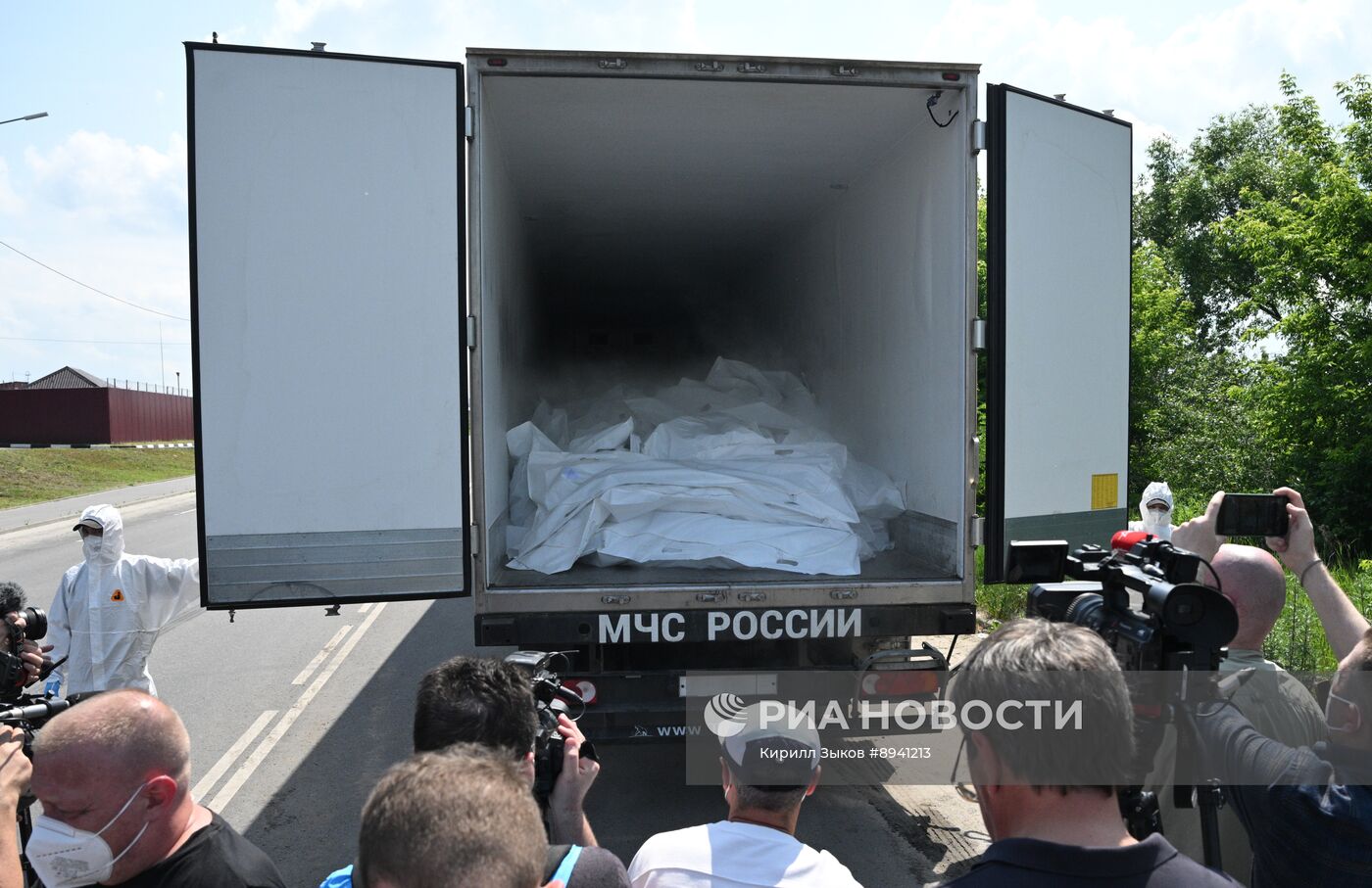 Рефрижераторы с телами военнослужащих ВСУ