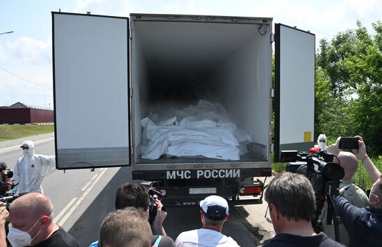 Рефрижераторы с телами военнослужащих ВСУ