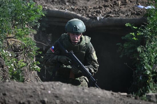 Подготовка штурмовых подразделений группировки войск "Центр" на полигоне в зоне СВО