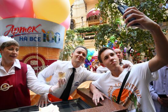 День мороженого в ГУМе "Артек на все 100!"