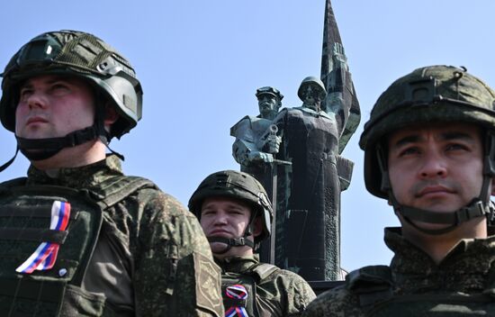 Награждение военных связистов группировки войск "Центр"