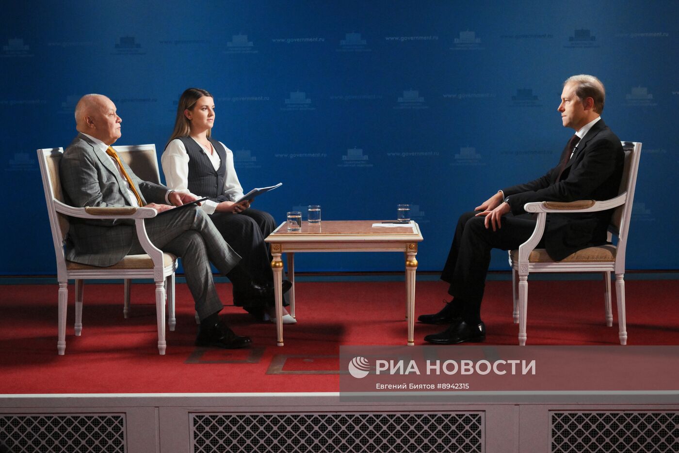 Интервью первого зампреда правительства РФ Д. Мантурова гендиректору медиагруппы "Россия сегодня" Д. Киселеву