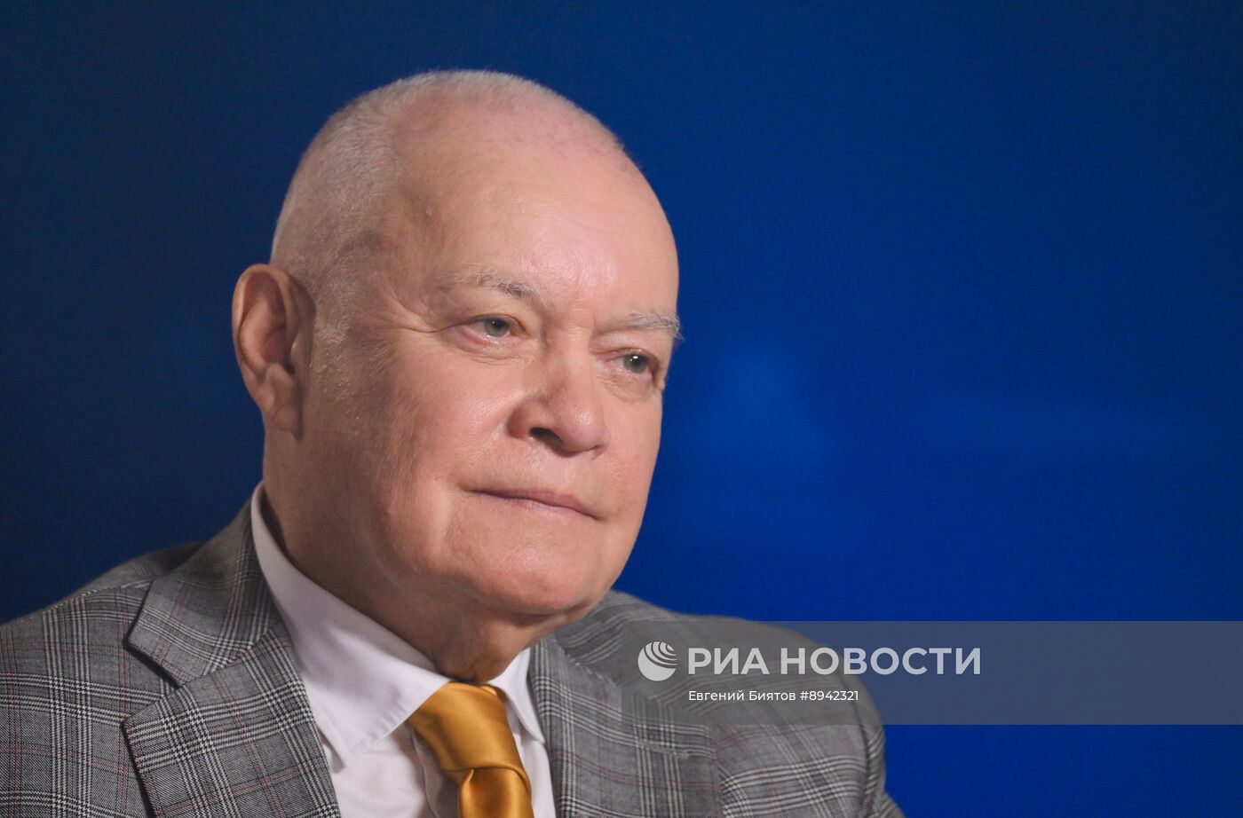 Интервью первого зампреда правительства РФ Д. Мантурова гендиректору медиагруппы "Россия сегодня" Д. Киселеву