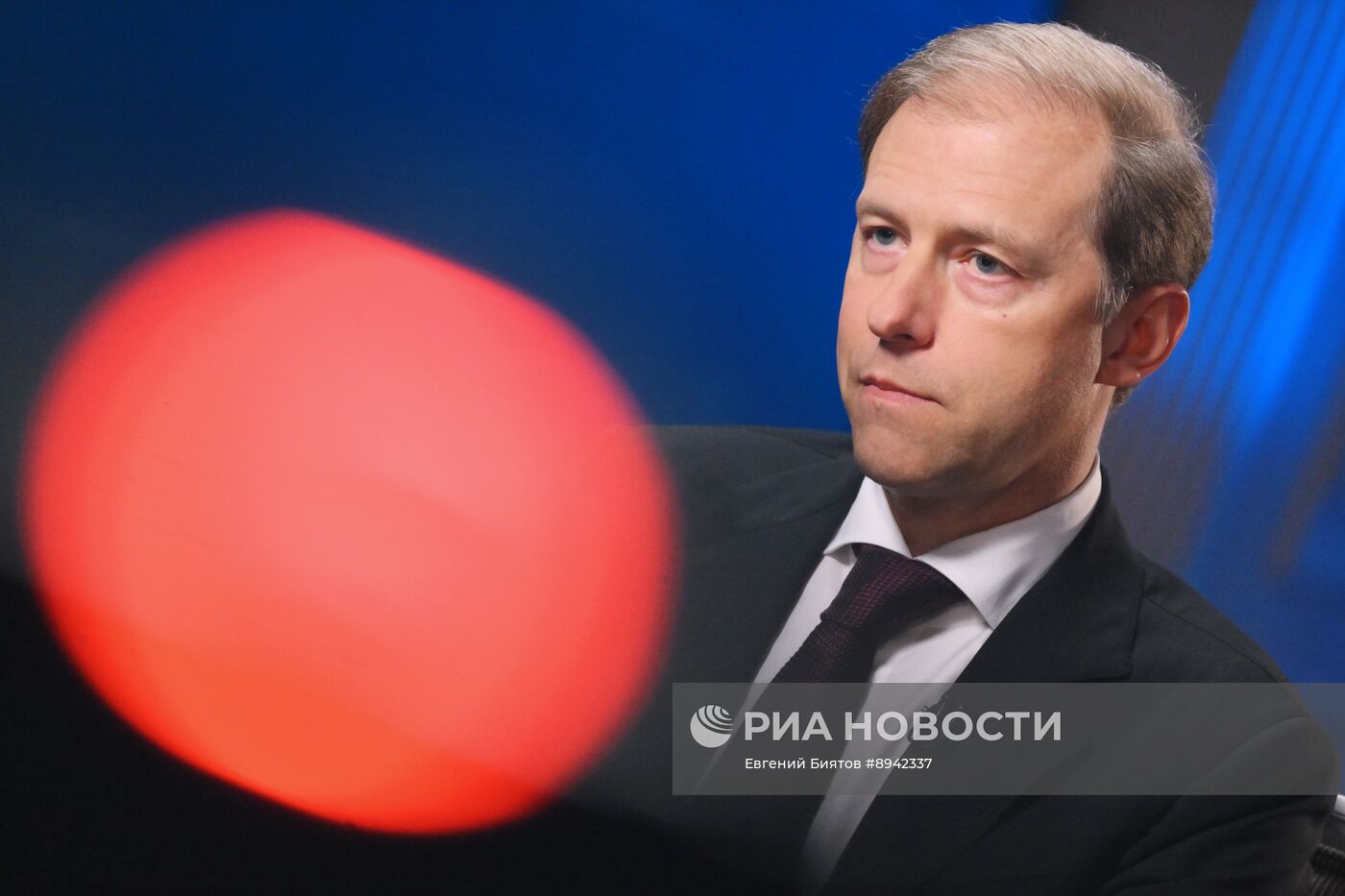 Интервью первого зампреда правительства РФ Д. Мантурова гендиректору медиагруппы "Россия сегодня" Д. Киселеву