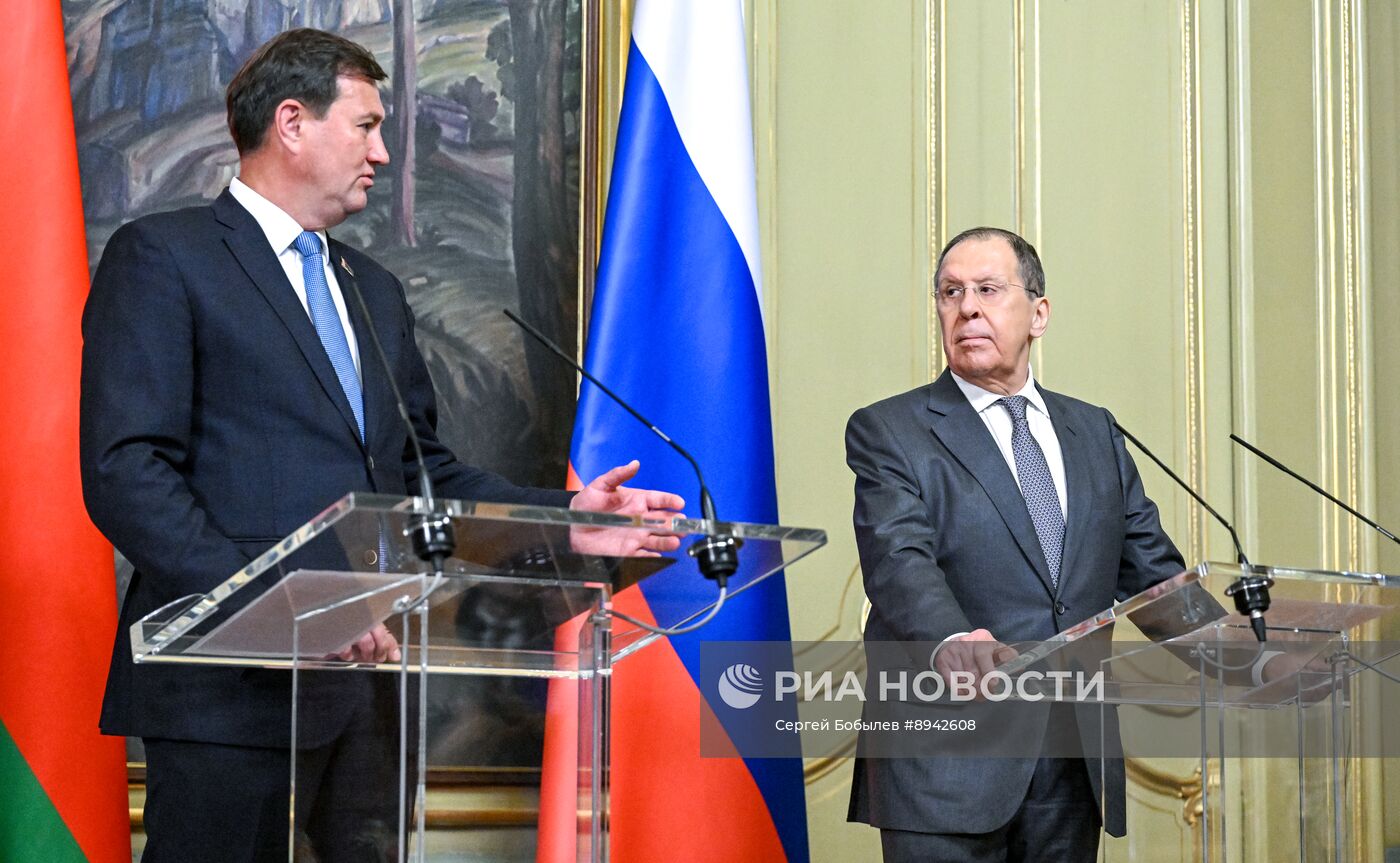 Встреча глав МИД РФ С. Лаврова и МИД Белоруссии М. Рыженкова