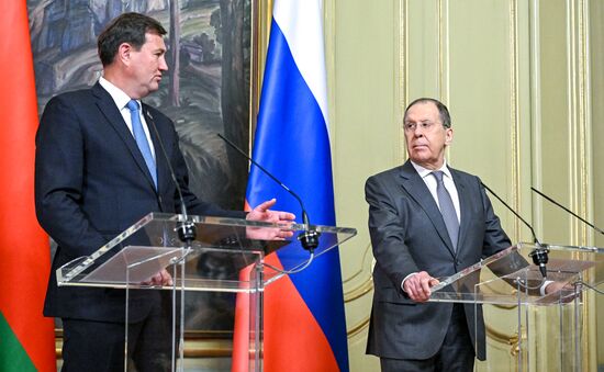 Встреча глав МИД РФ С. Лаврова и МИД Белоруссии М. Рыженкова