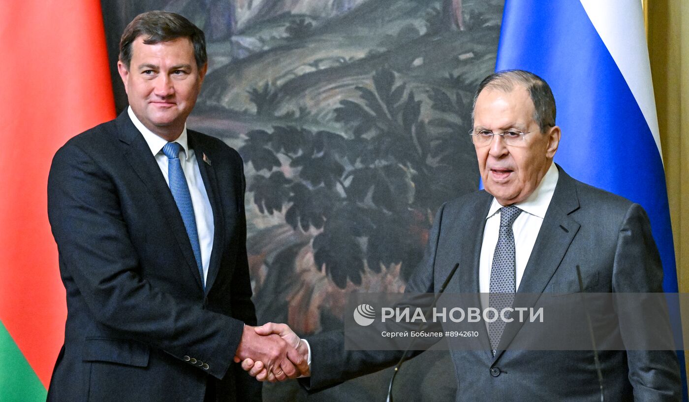 Встреча глав МИД РФ С. Лаврова и МИД Белоруссии М. Рыженкова
