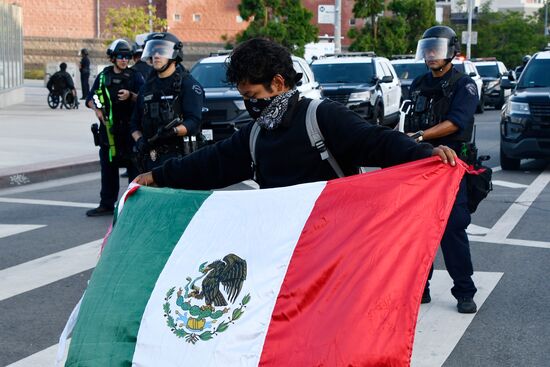 Акция протеста в Лос-Анджелесе