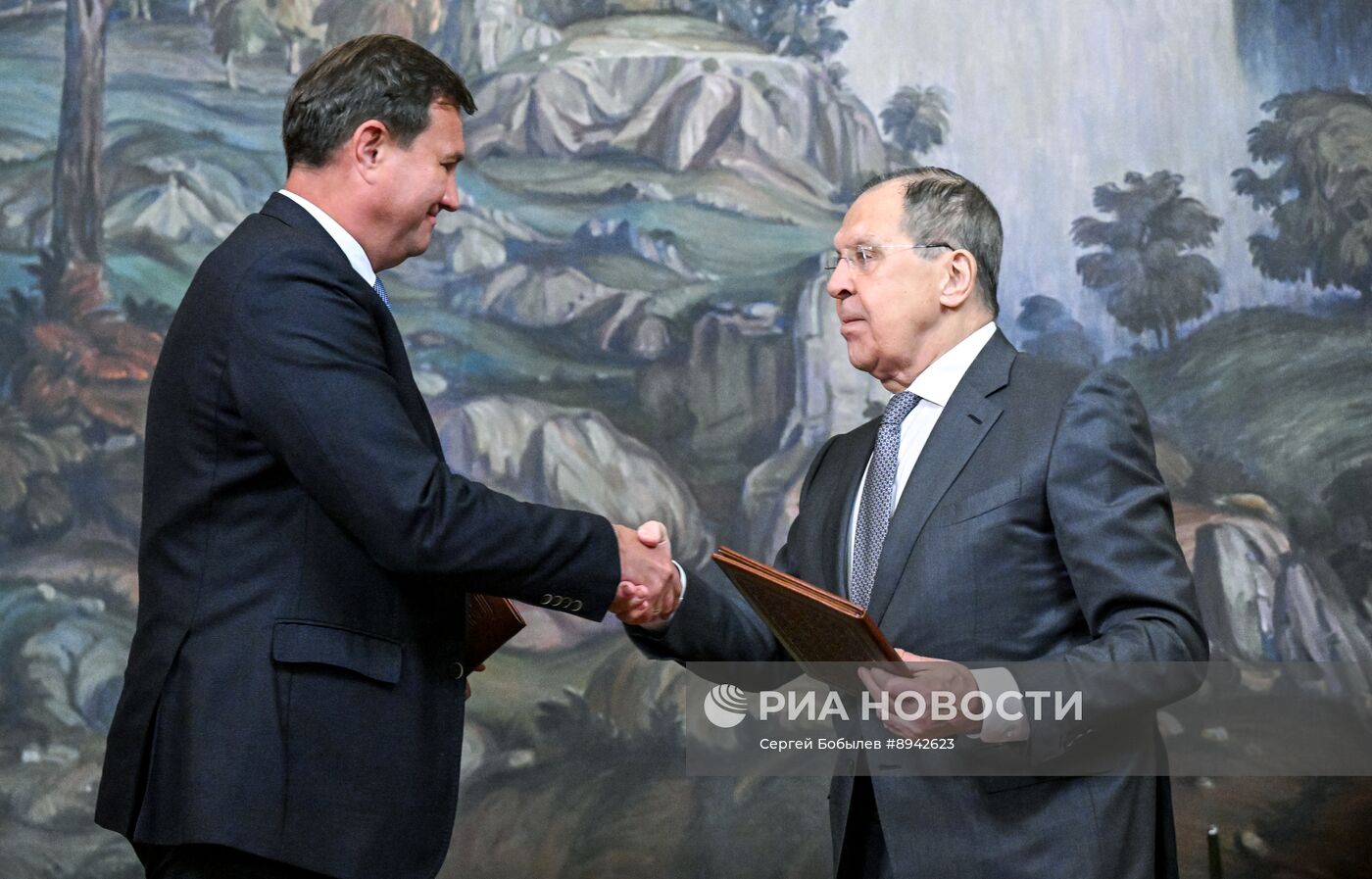 Встреча глав МИД РФ С. Лаврова и МИД Белоруссии М. Рыженкова