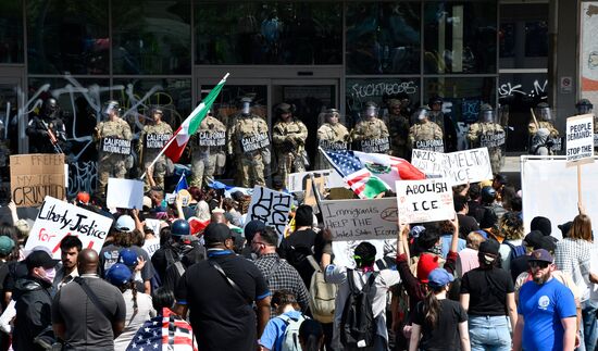 Акция протеста в Лос-Анджелесе