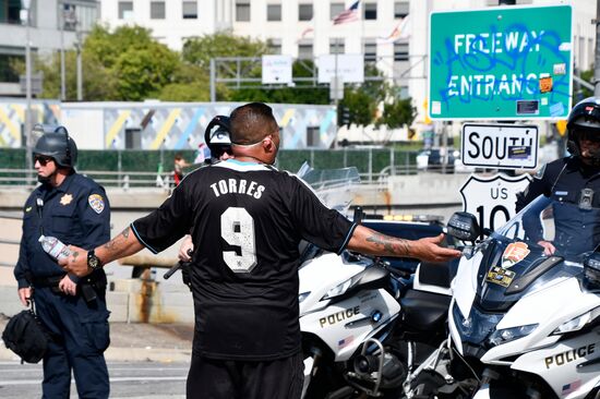Акция протеста в Лос-Анджелесе