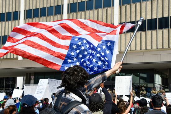 Акция протеста в Лос-Анджелесе