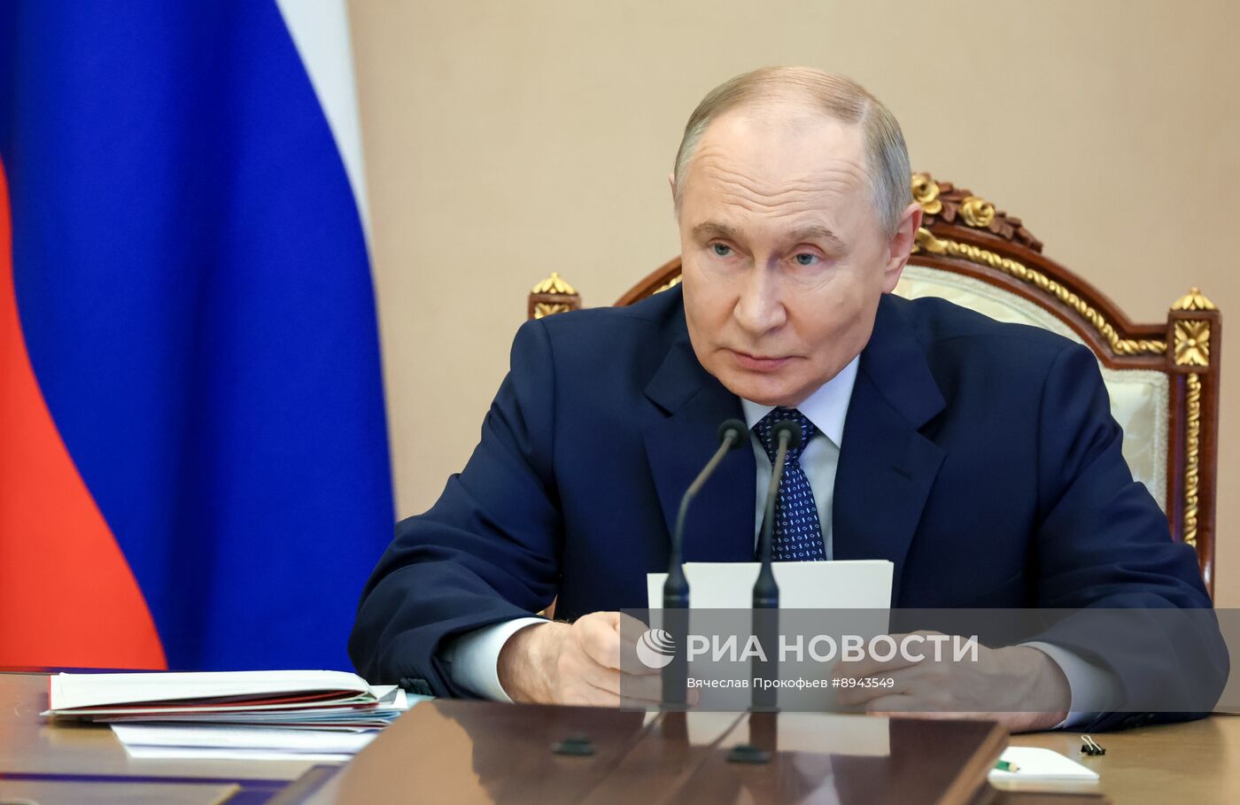 Президент Владимир Путин провел совещание по рассмотрению основных параметров проекта государственной программы вооружения