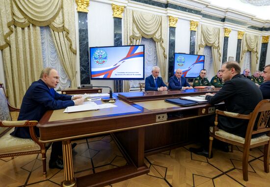 Президент Владимир Путин провел совещание по рассмотрению основных параметров проекта государственной программы вооружения