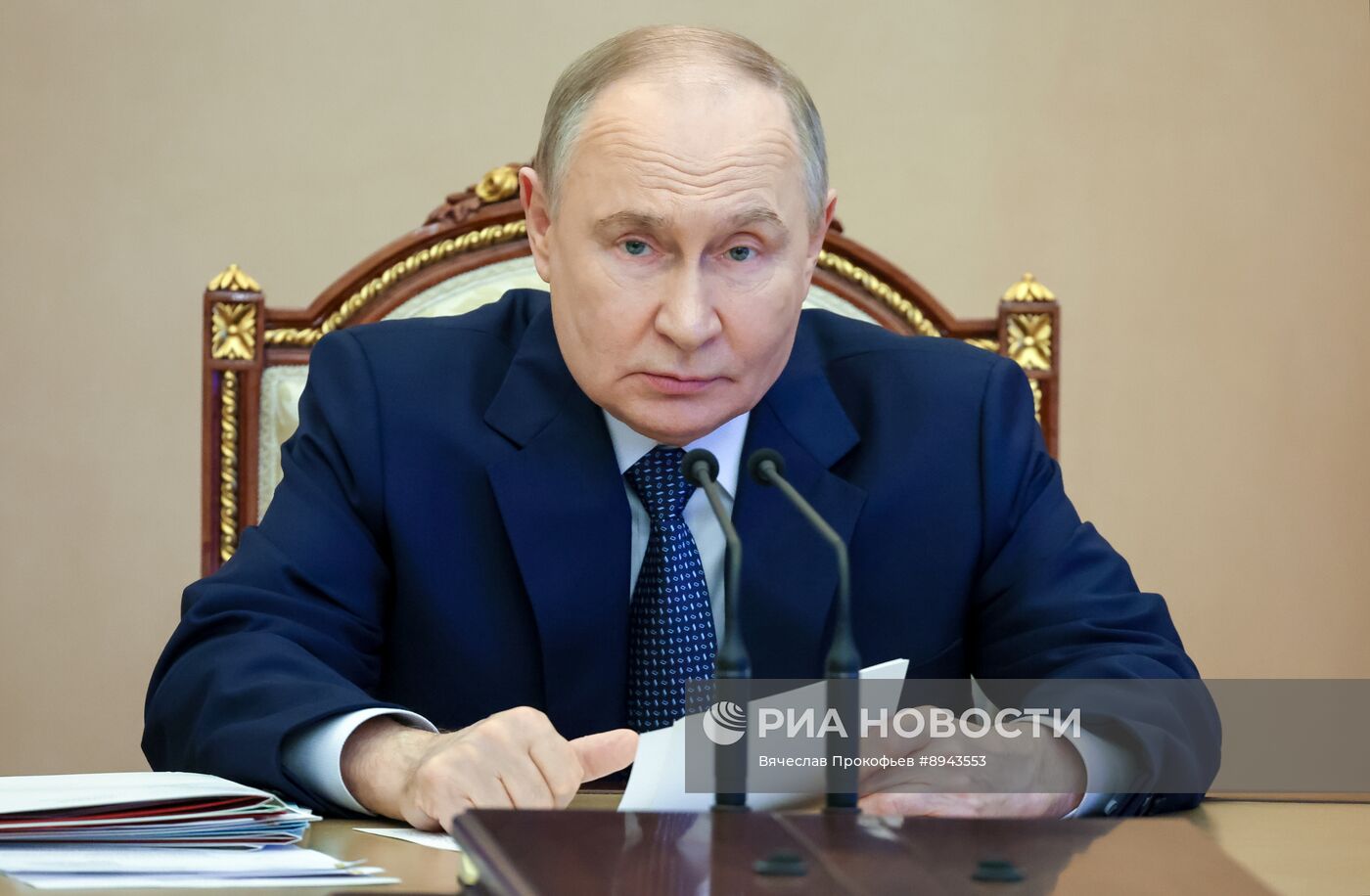 Президент Владимир Путин провел совещание по рассмотрению основных параметров проекта государственной программы вооружения